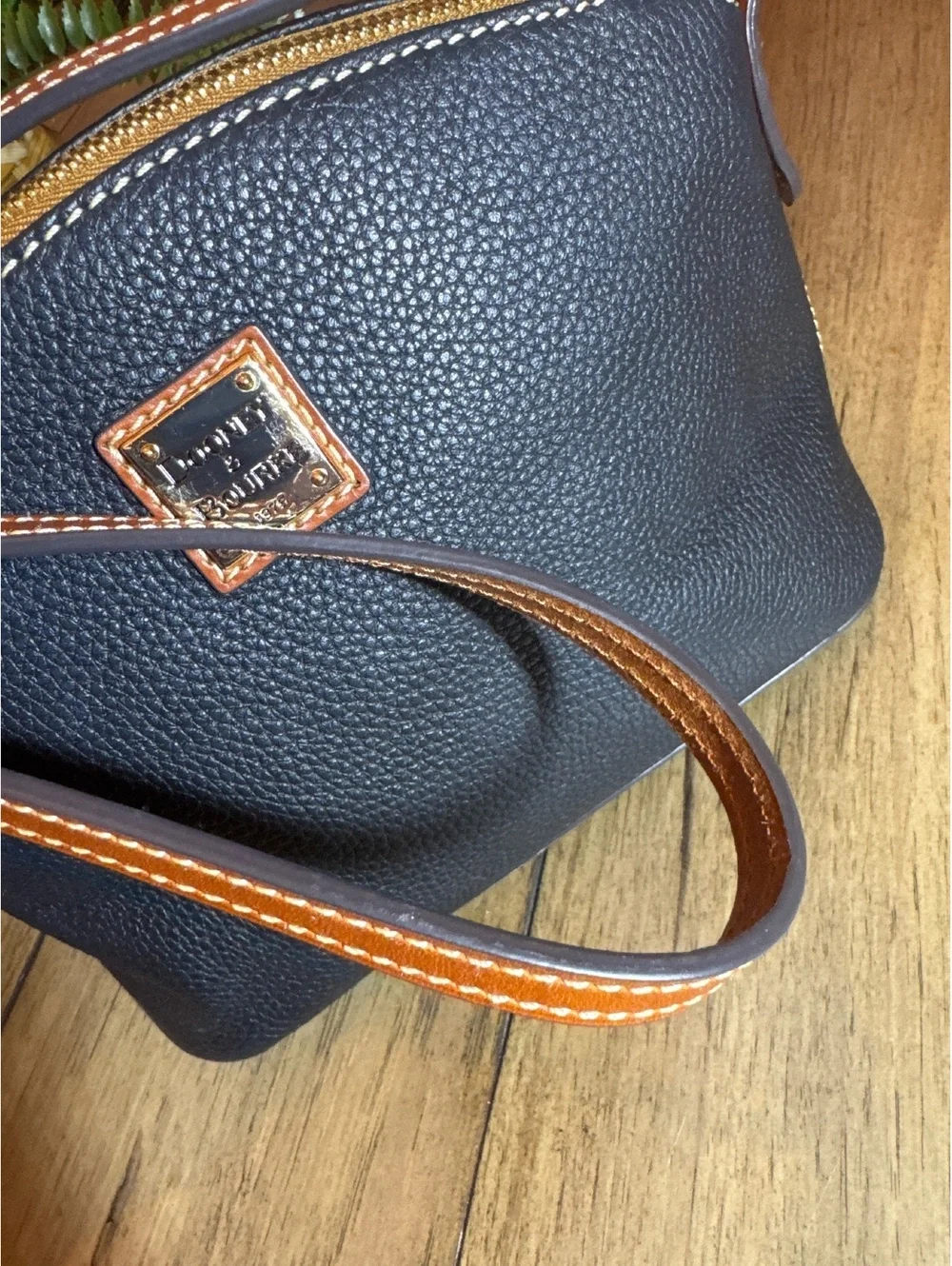 Authentic Dooney & Bourke Pebble Leather Crossbody Bag Black Tan Trim